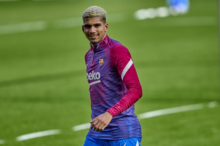 开云体育官网-阿劳霍：裁判没吹哨比赛就要继续 我现在感觉身体很好&amp;很有自信