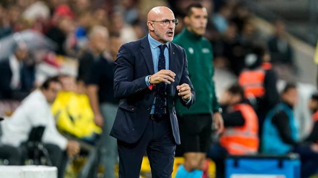 德拉富恩特：10人打出完美比赛 我为球队感到自豪