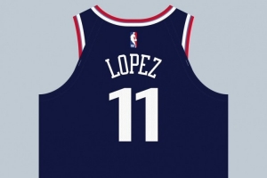 球衣名记：快船新援大洛佩斯将在新赛季继续穿11号球衣！