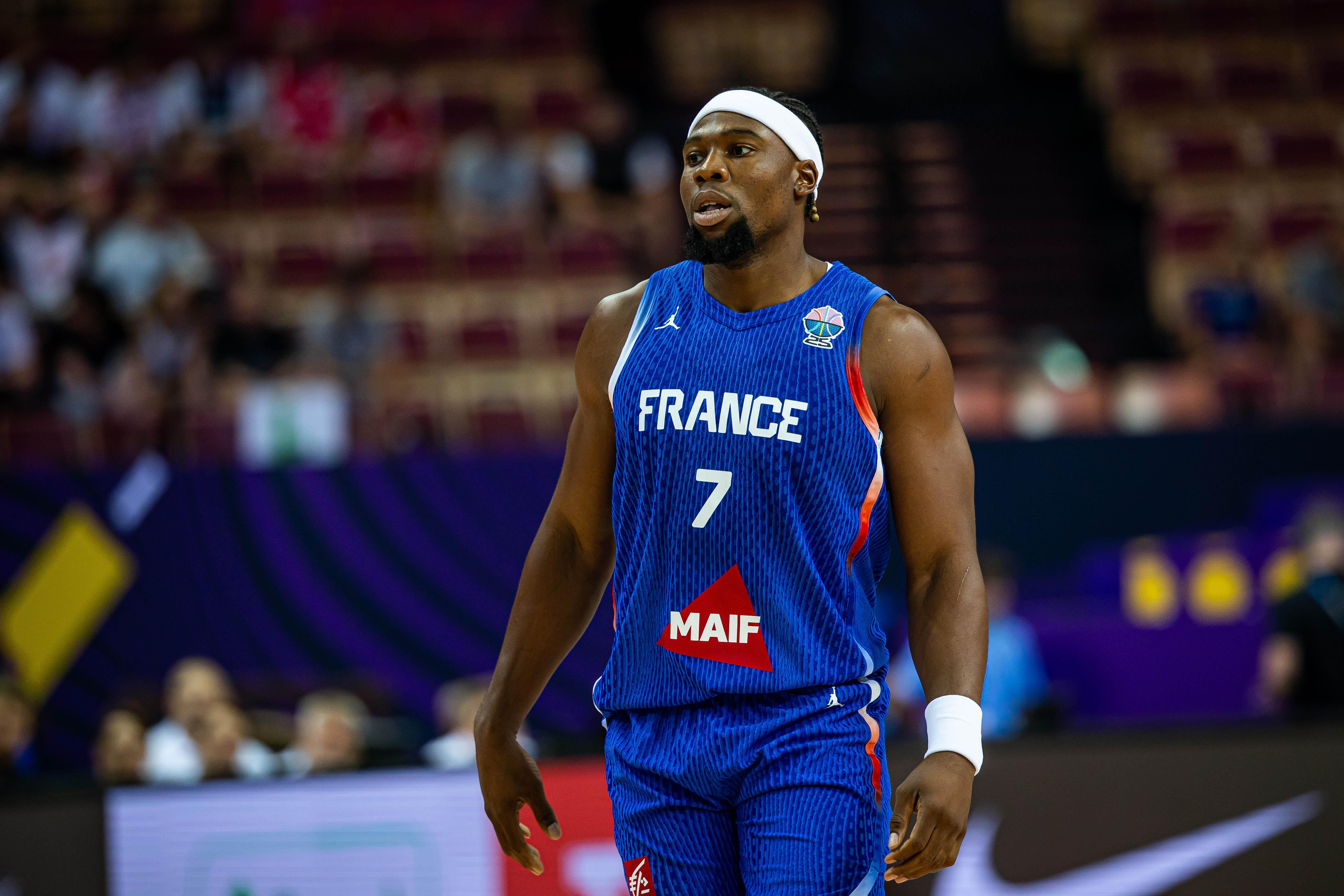 开云-稳定发挥！亚布塞莱5中2&amp;amp;三分3中1拿到6分7篮板2助攻2抢断