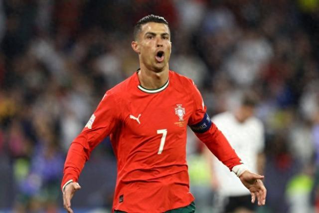 开云体育官网-争做最长的河！C罗为葡萄牙国家队出战23个赛季里每个赛季均破门
