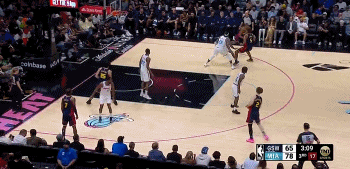 这都能盖到？维金斯远距离补防 竟然封盖了桑托斯的三分